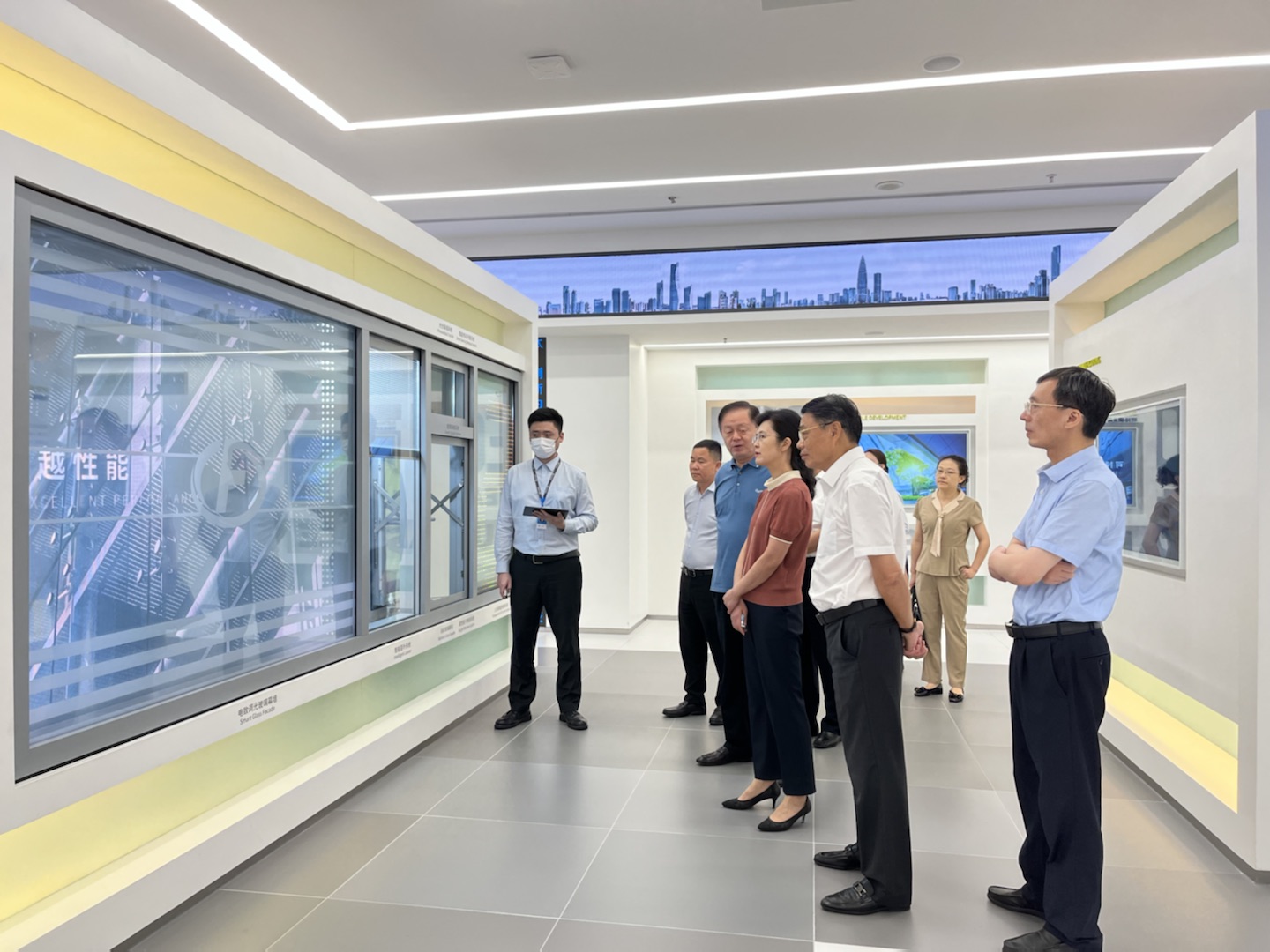江西省政協(xié)副主席、省工商聯(lián)主席謝茹一行蒞臨方大集團(tuán)考察